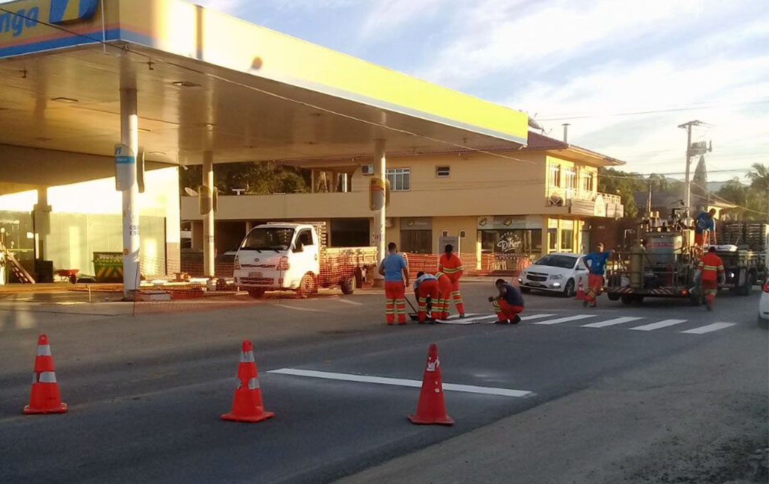 Revitalização da sinalização de trânsito começa a ser executada Revitalização da sinalização de trânsito começa a ser executada