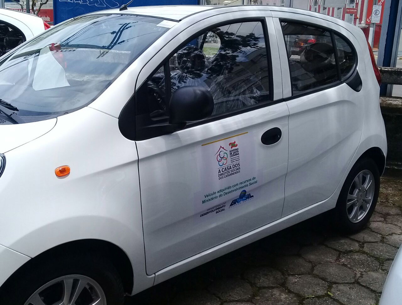 Assistência Social recebe veículo zero km