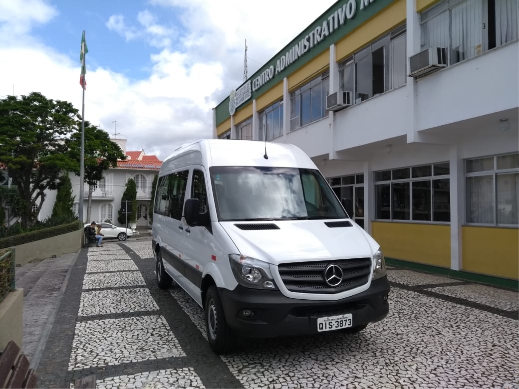 Prefeitura apresenta novo veículo para Saúde Prefeitura apresenta novo veículo para Saúde