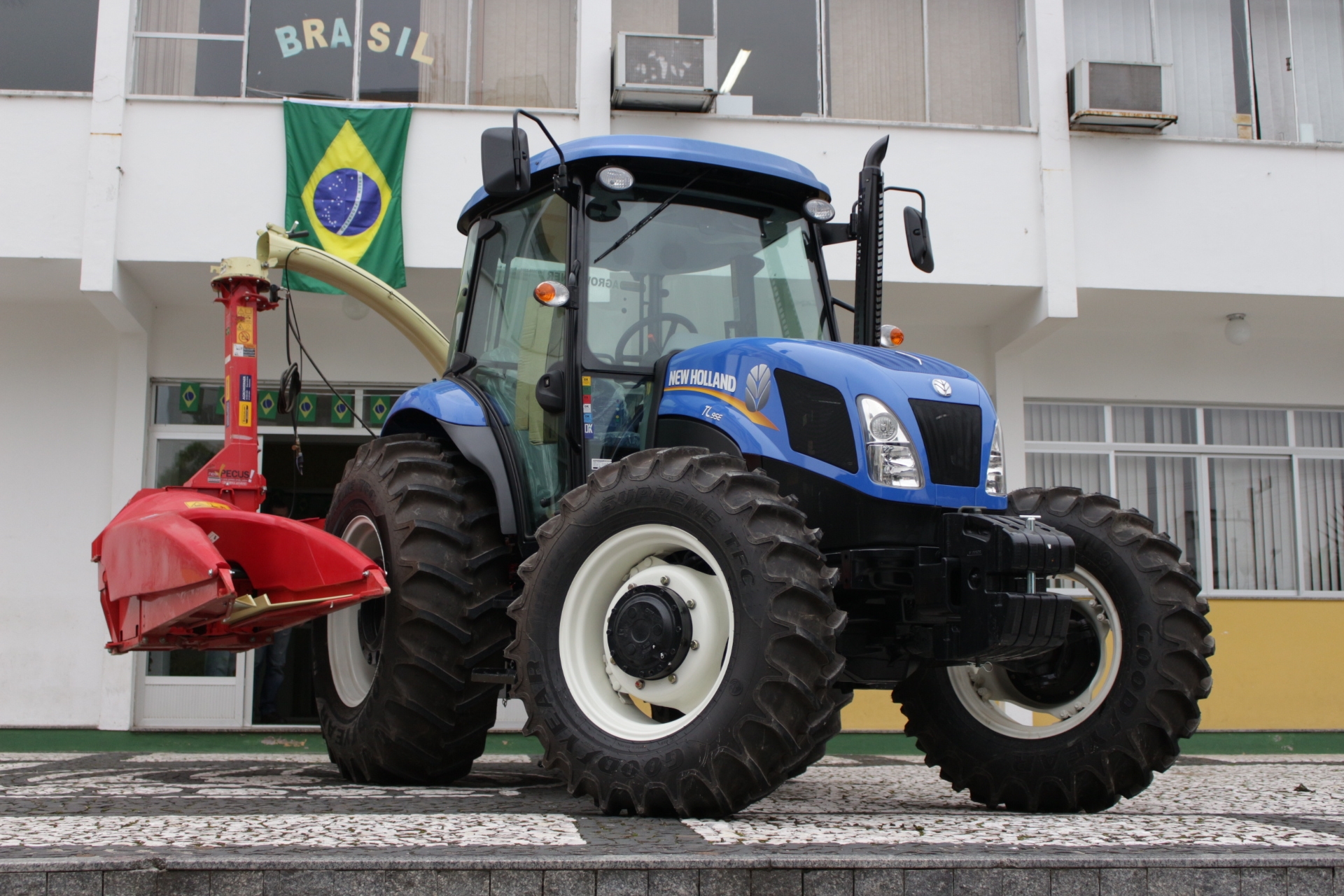 Novo trator e ensiladeira