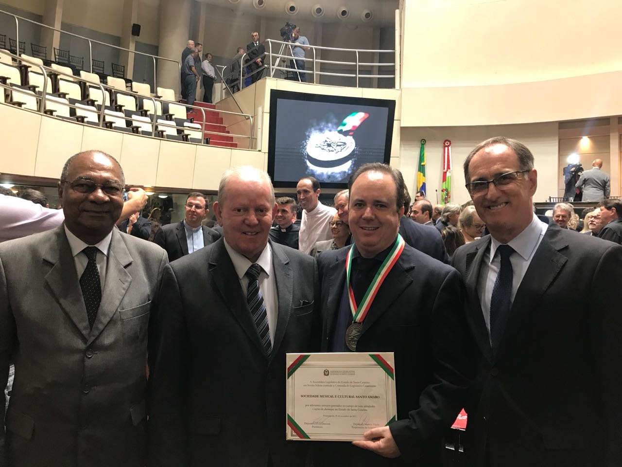 Associação Musical de Santo Amaro recebe homenagem na ALESC