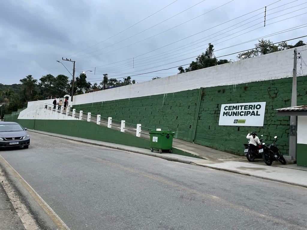 Prefeitura de Santo Amaro da Imperatriz notifica familiares para regularização de sepulturas abandonadas